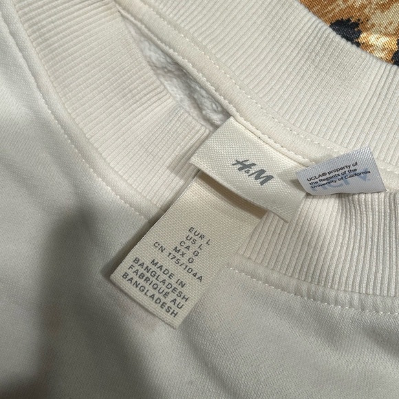 Preloved H&M UCLA Off White Oversized Embroidered Crewneck Sweatshirt - Picture 3 of 9